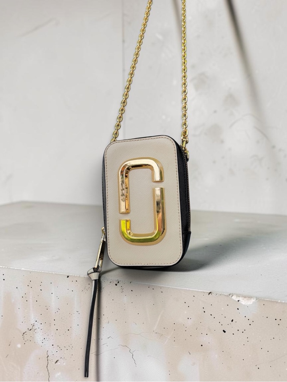 Marc Jacobs The Hot Shot Crossbody Camera Bag Cream Black Gold Accent Chain